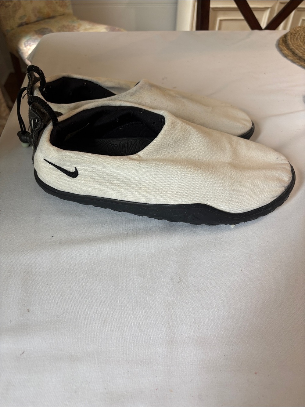 Nike Men’s ACG air moccasins. White and Black.
